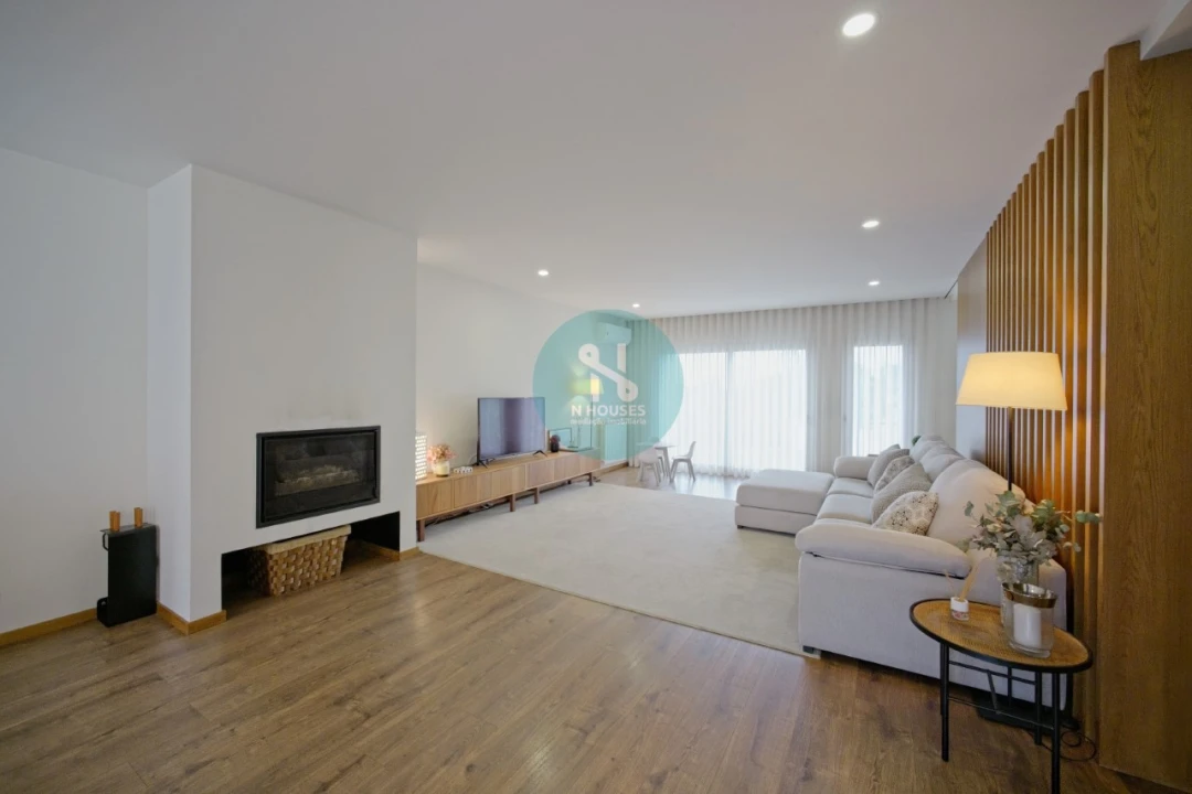 Moradia T4 para Venda em Soutelo Foto 15