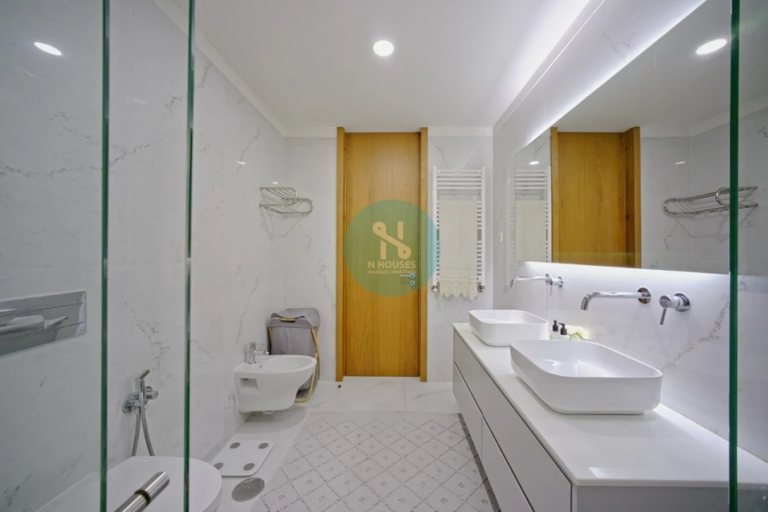 Moradia T4 para Venda em Soutelo Foto 32