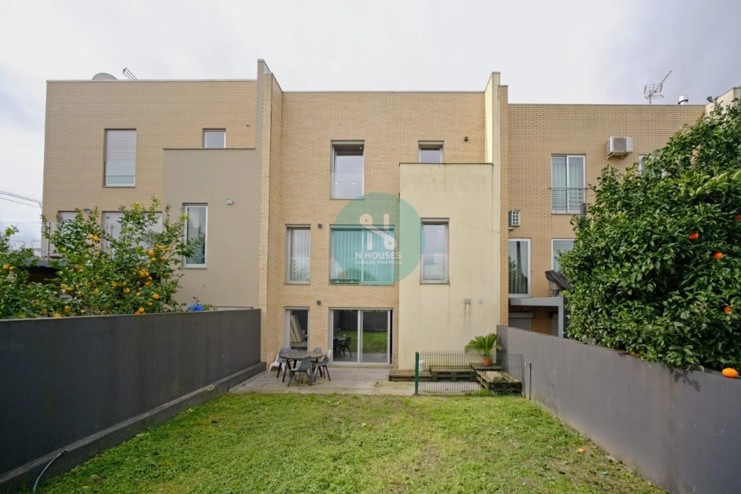 Moradia T4 para Venda em Soutelo Foto 46