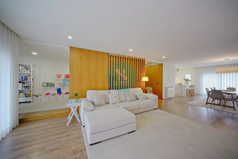 Moradia T4 para Venda em Soutelo Foto 17