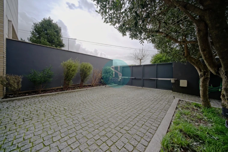 Moradia T4 para Venda em Soutelo Foto 45