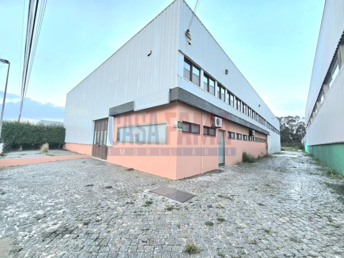 Armazém para Arrendamento em Laundos