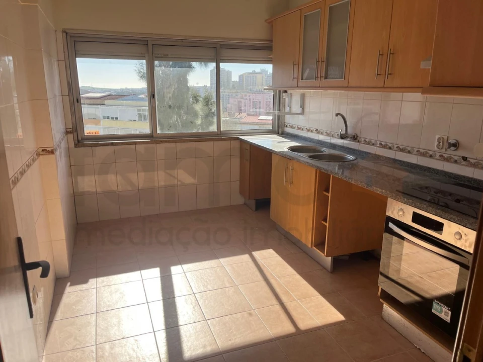 Apartamento T2 para Venda em Queluz e Belas Foto 2