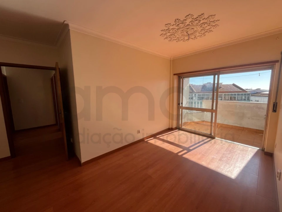 Apartamento T2 para Venda em Queluz e Belas Foto 3