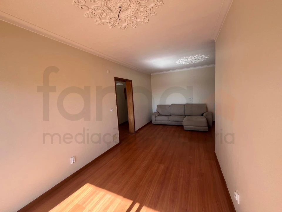 Apartamento T2 para Venda em Queluz e Belas Foto 4