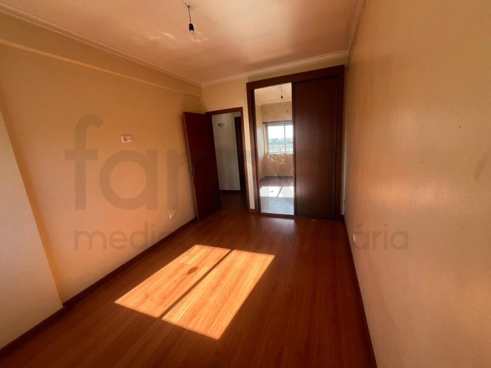 Apartamento T2 para Venda em Queluz e Belas Foto 14