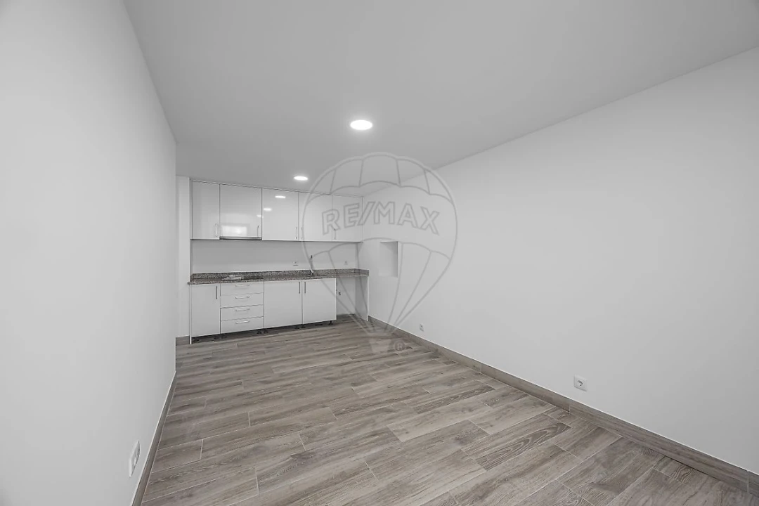 Moradia T1 para Venda em Ramada e Caneças Foto 12