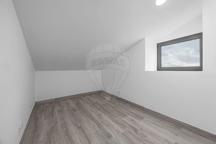 Moradia T1 para Venda em Ramada e Caneças Foto 6