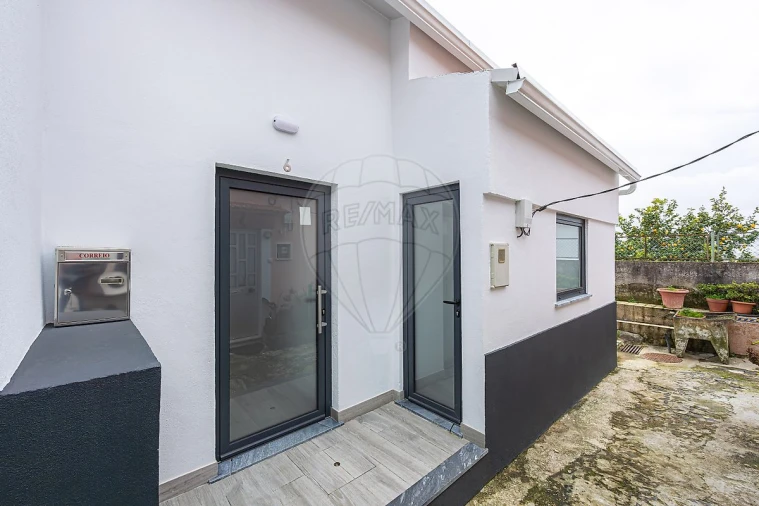 Moradia T1 para Venda em Ramada e Caneças