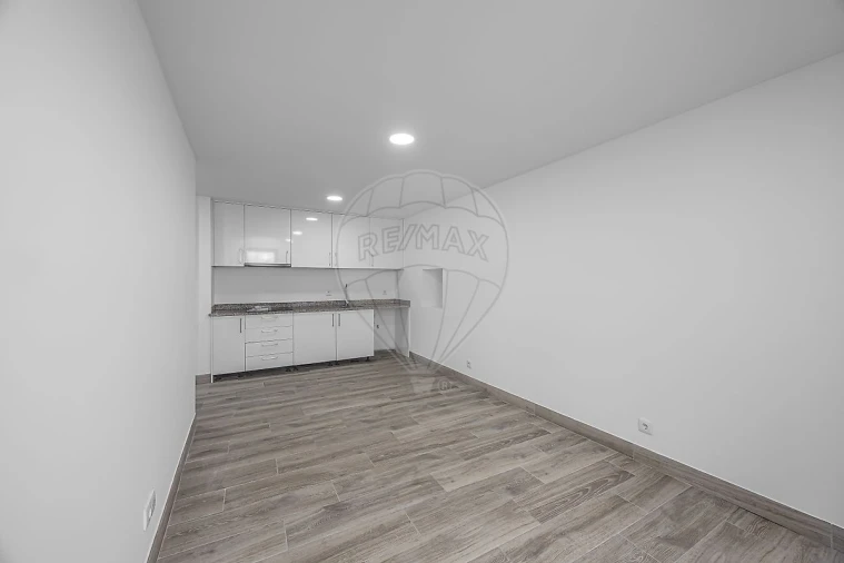 Moradia T1 para Venda em Ramada e Caneças Foto 12