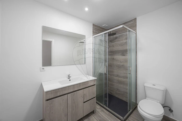 Moradia T1 para Venda em Ramada e Caneças Foto 3