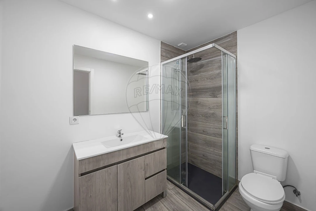 Moradia T1 para Venda em Ramada e Caneças Foto 3