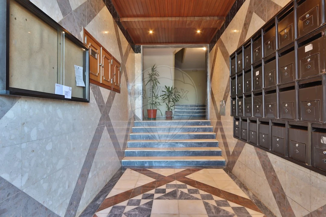 Apartamento T1 para Venda em Cacém e São Marcos Foto 2