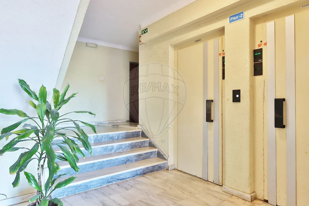 Apartamento T1 para Venda em Cacém e São Marcos Foto 1