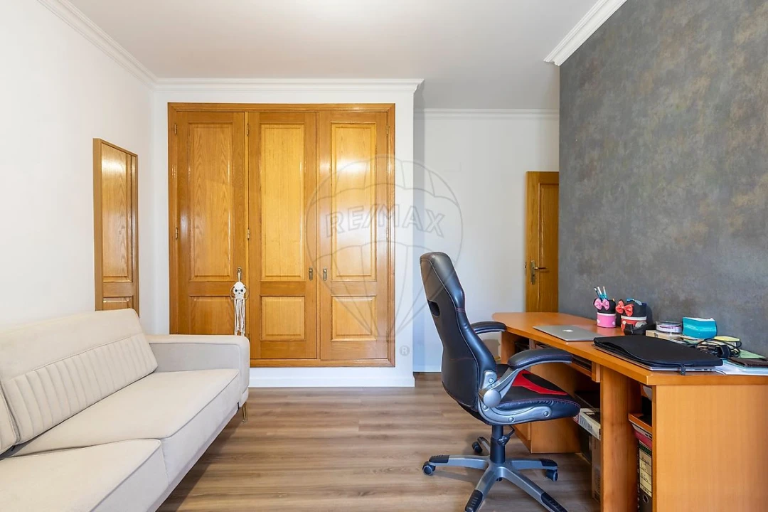 Apartamento T3 para Venda em Póvoa de Santa Iria e Forte da Casa Foto 24