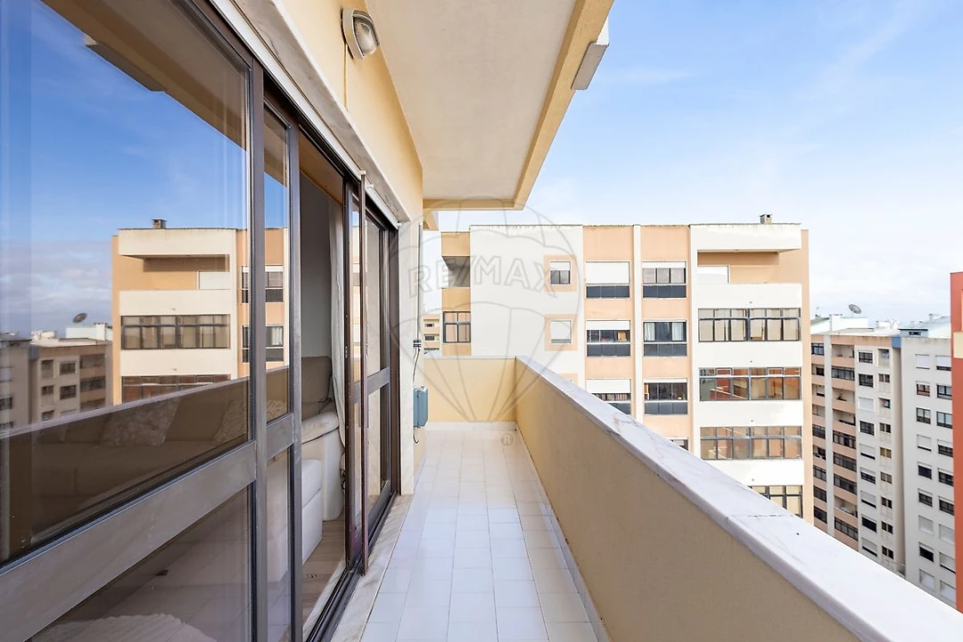 Apartamento T3 para Venda em Póvoa de Santa Iria e Forte da Casa Foto 5