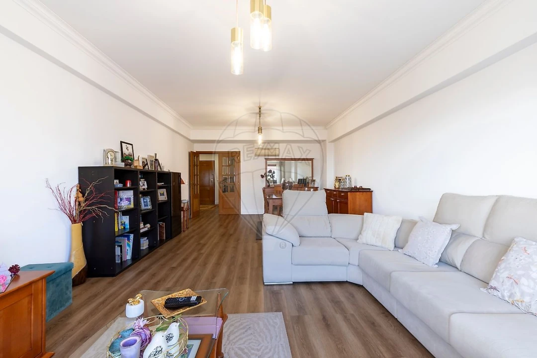 Apartamento T3 para Venda em Póvoa de Santa Iria e Forte da Casa Foto 2