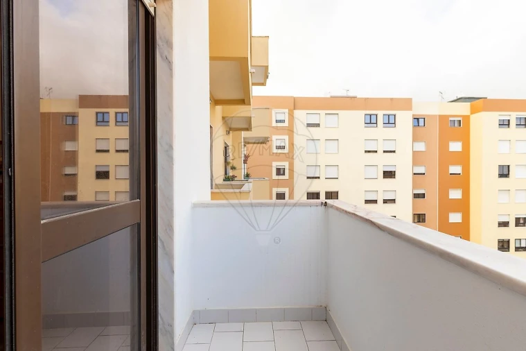 Apartamento T3 para Venda em Póvoa de Santa Iria e Forte da Casa Foto 14