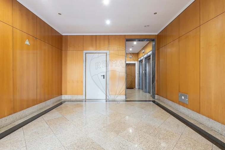 Apartamento T3 para Venda em Póvoa de Santa Iria e Forte da Casa Foto 28