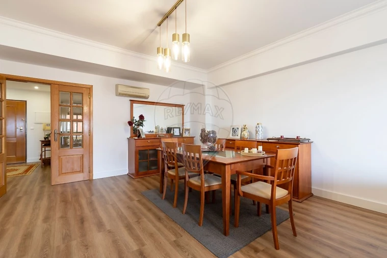 Apartamento T3 para Venda em Póvoa de Santa Iria e Forte da Casa Foto 3