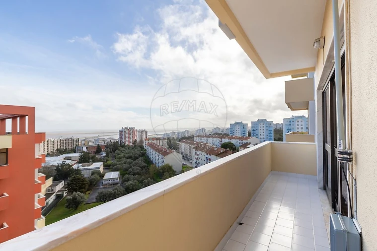 Apartamento T3 para Venda em Póvoa de Santa Iria e Forte da Casa Foto 6