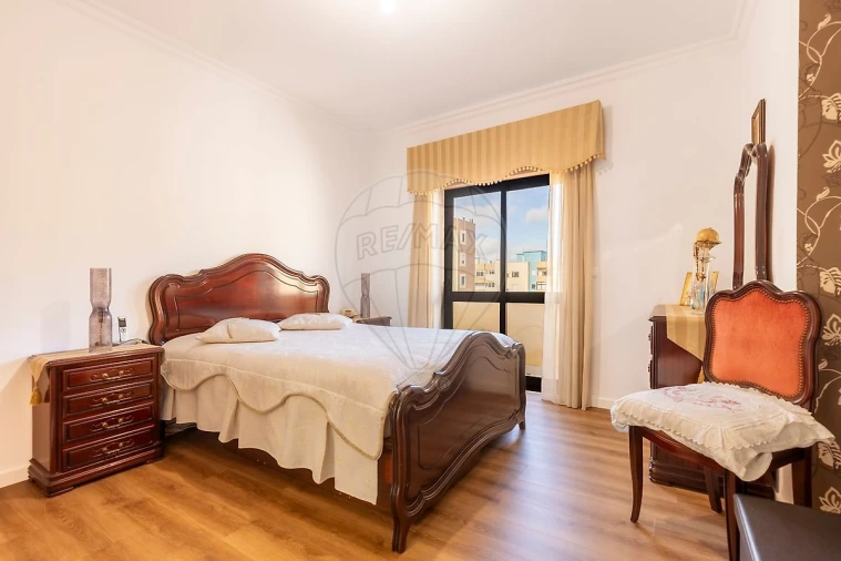 Apartamento T3 para Venda em Póvoa de Santa Iria e Forte da Casa Foto 12