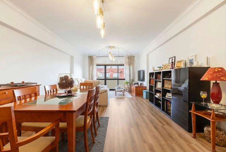 Apartamento T3 para Venda em Póvoa de Santa Iria e Forte da Casa Foto 1