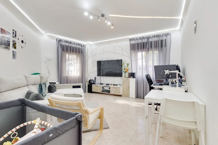 Apartamento T2 para Venda em Santa Iria de Azoia, São João da Talha e Bobadela Foto 16