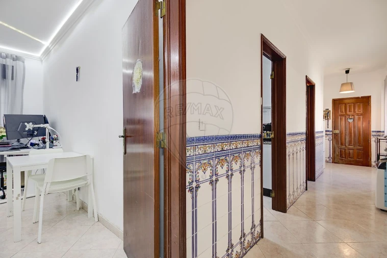 Apartamento T2 para Venda em Santa Iria de Azoia, São João da Talha e Bobadela Foto 17