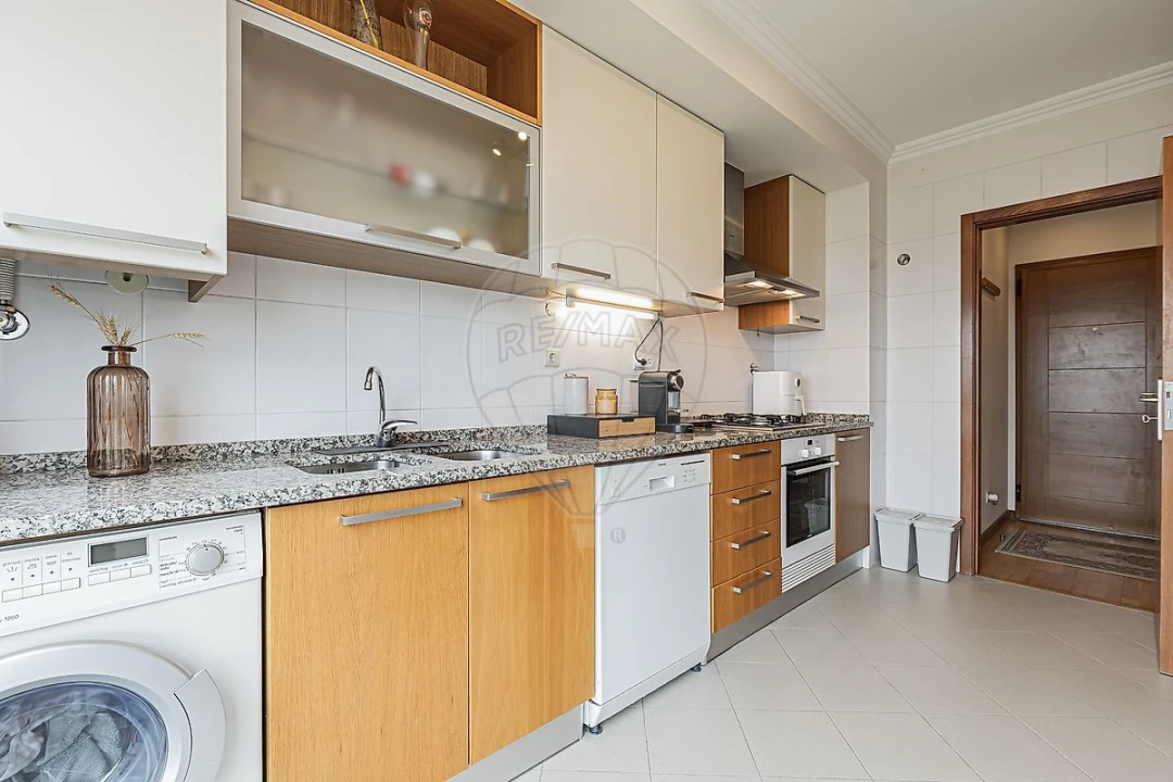 Apartamento T1 para Arrendamento em Carnide Foto 11