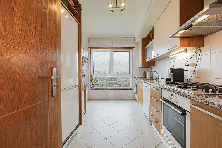 Apartamento T1 para Arrendamento em Carnide Foto 7