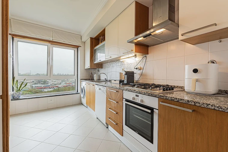 Apartamento T1 para Arrendamento em Carnide Foto 8