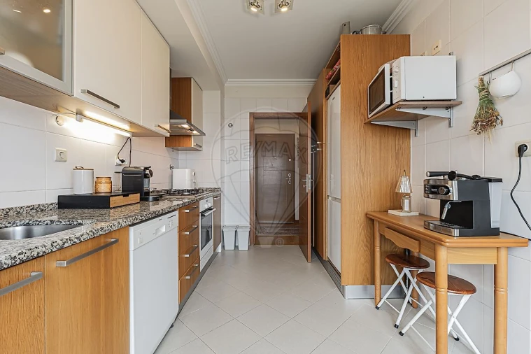 Apartamento T1 para Arrendamento em Carnide Foto 10
