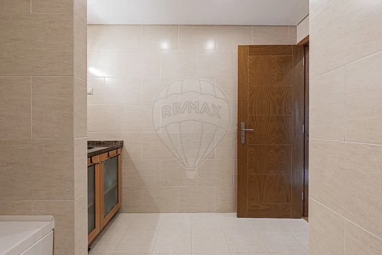 Apartamento T1 para Arrendamento em Carnide Foto 15