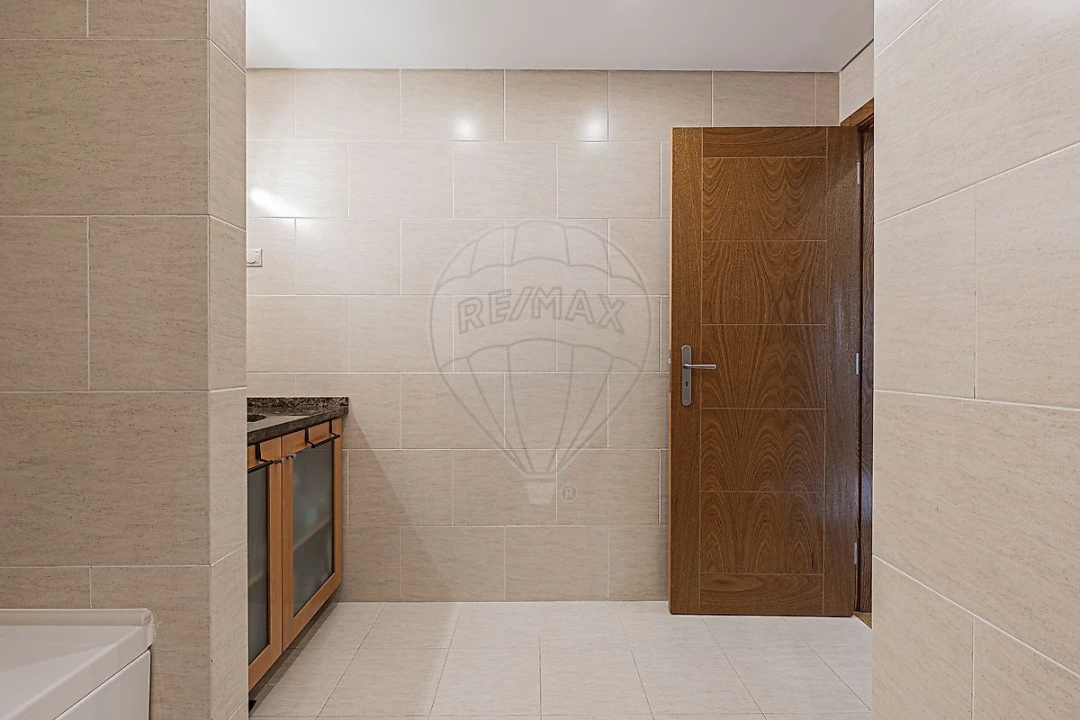 Apartamento T1 para Arrendamento em Carnide Foto 15