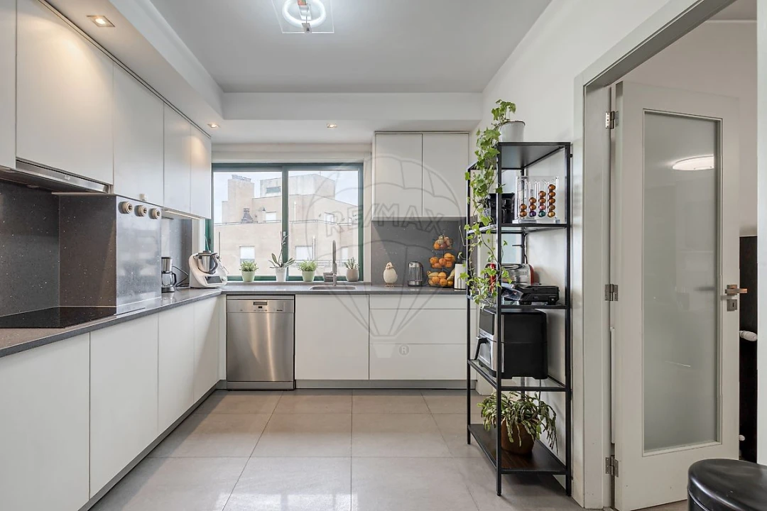 Apartamento T4 para Venda em Paranhos Foto 3