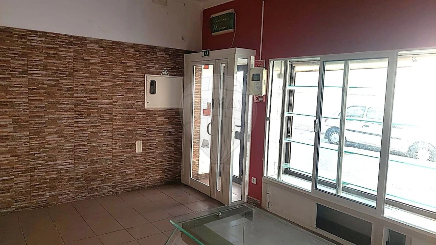 Loja para Venda em Aveiras de Cima Foto 12