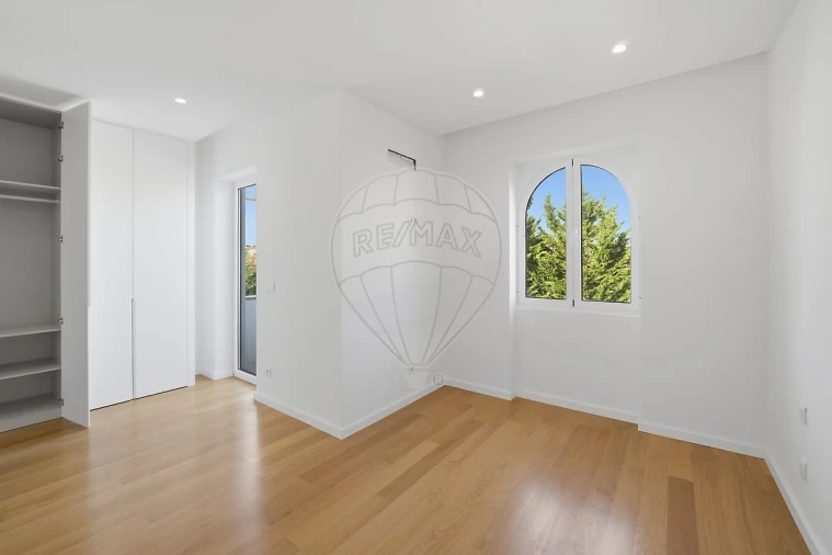 Moradia T4 para Venda em Lordelo do Ouro e Massarelos Foto 11