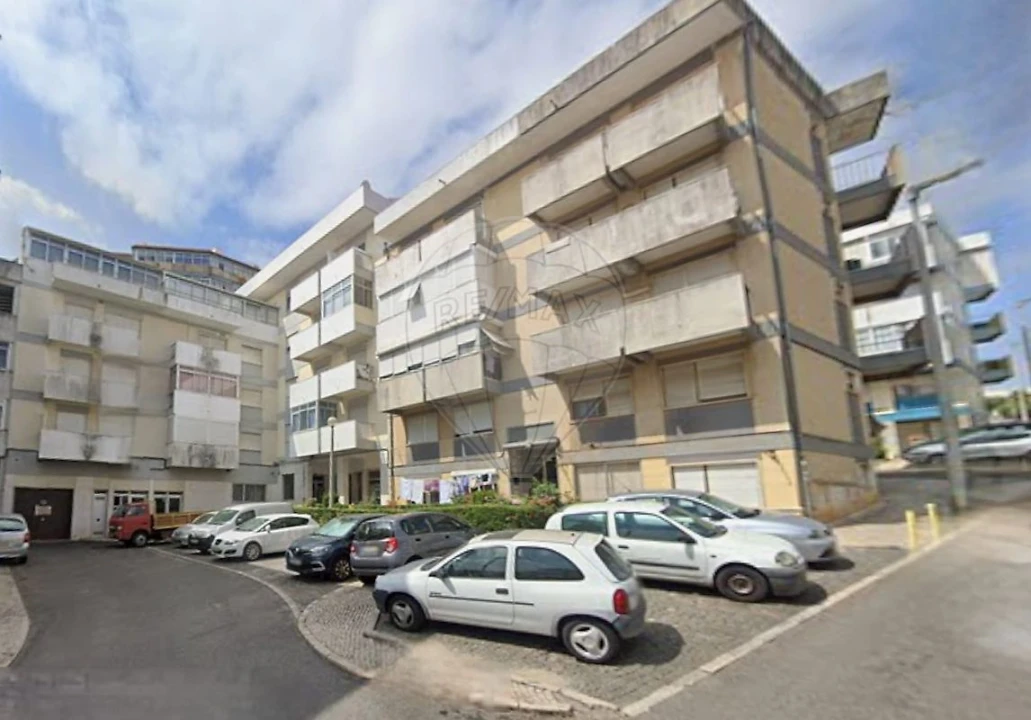 Apartamento T1 para Venda em Póvoa de Santo Adrião e Olival Basto Foto 1