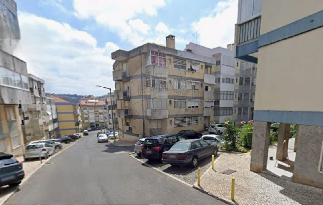 Apartamento T1 para Venda em Póvoa de Santo Adrião e Olival Basto Foto 3
