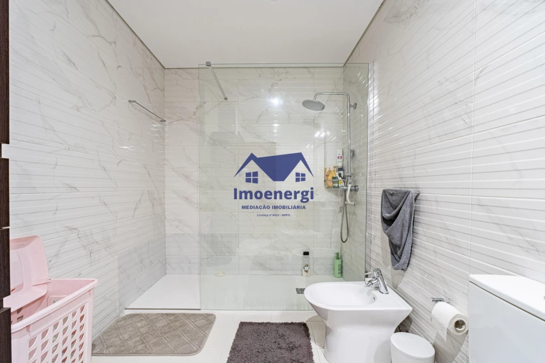 Apartamento T3 para Venda em Azurara Foto 16