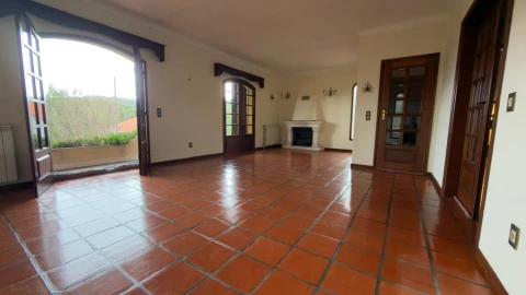 Moradia T5 para Venda em Eixo e Eirol