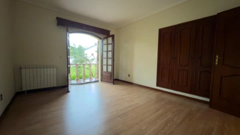 Moradia T5 para Venda em Eixo e Eirol