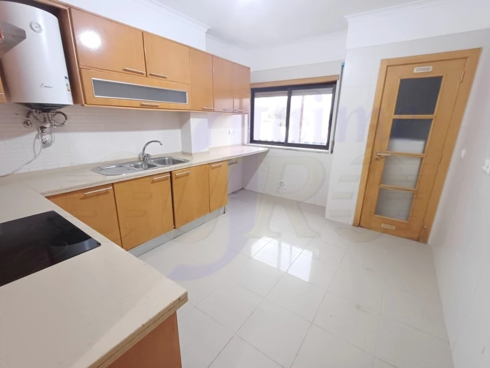Apartamento T3 para Venda em Rio de Mouro Foto 1