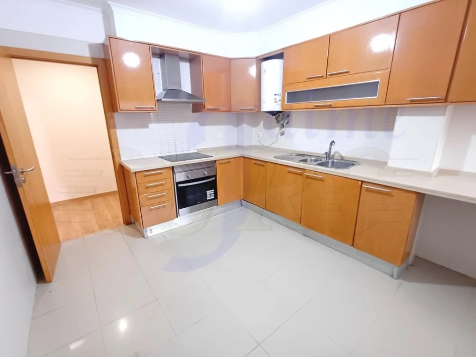 Apartamento T3 para Venda em Rio de Mouro Foto 2