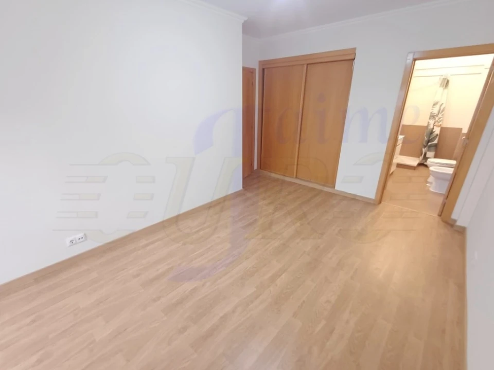 Apartamento T3 para Venda em Rio de Mouro Foto 18