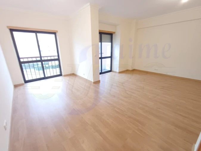 Apartamento T3 para Venda em Rio de Mouro Foto 3