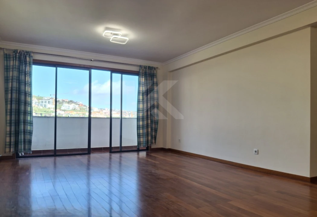 Apartamento T3 para Arrendamento em Camara de Lobos Foto 6