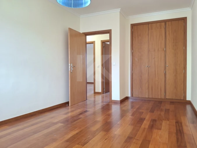 Apartamento T3 para Arrendamento em Camara de Lobos Foto 16