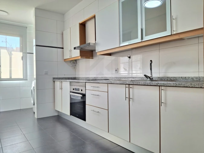 Apartamento T3 para Arrendamento em Camara de Lobos Foto 2